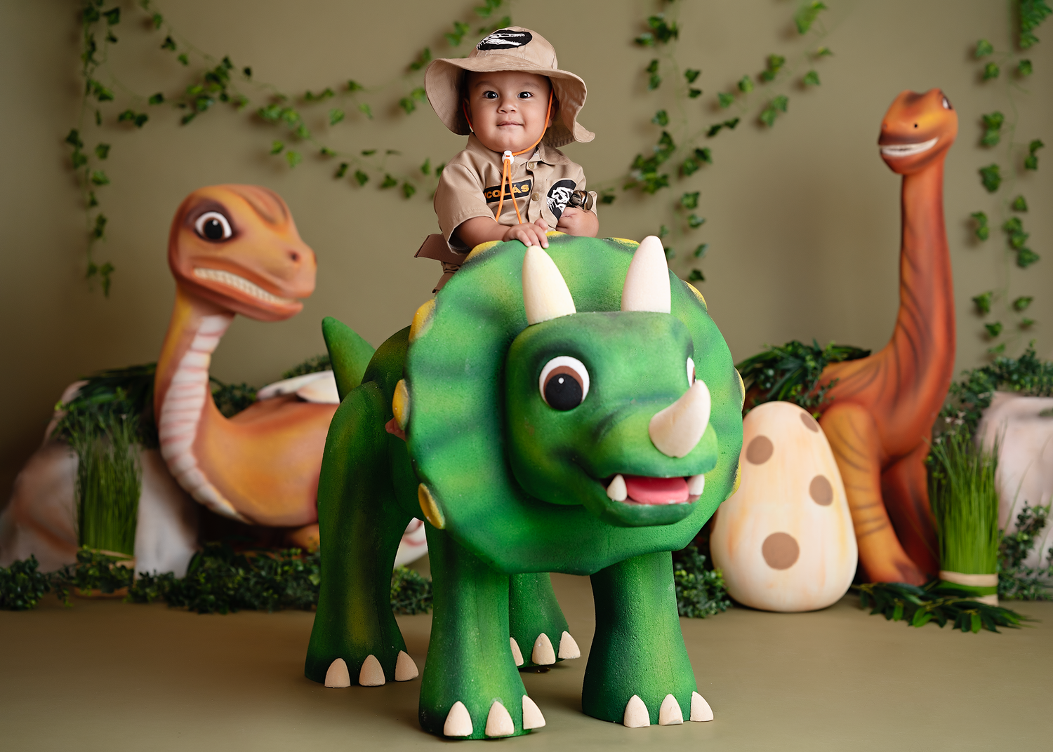 It's Dino Party Time