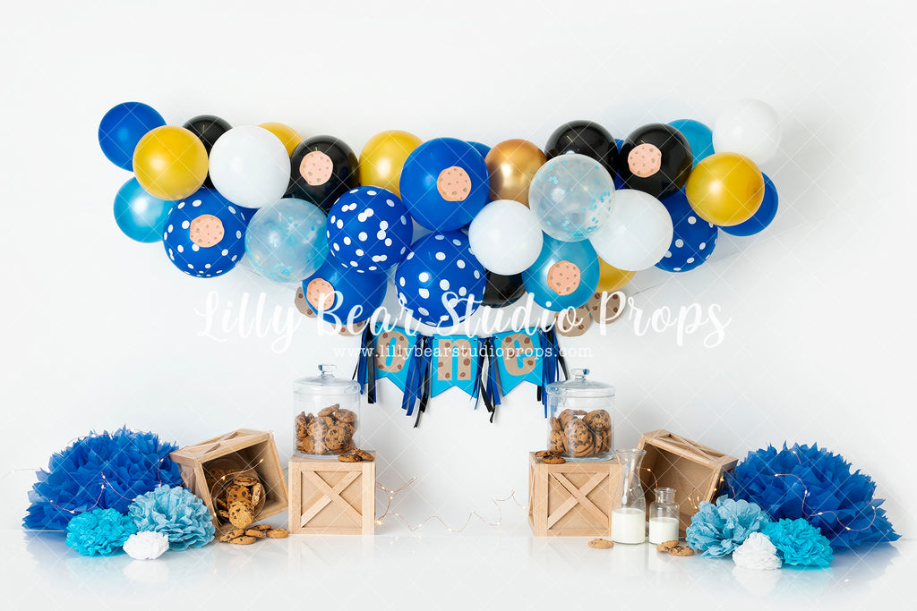 Cooookie - Lilly Bear Studio Props, balloon, balloon arch, balloon garland, bananas, blue, cookie monster, cookies, seasme street, sesame street, white balloons