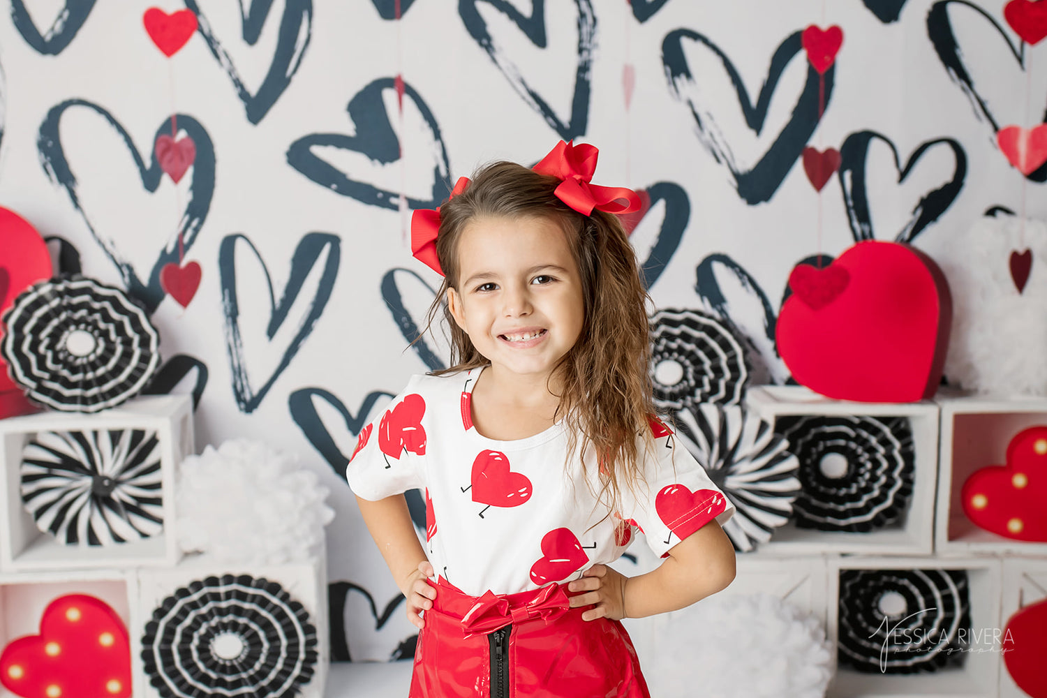 GRAFFITI HEART WALL