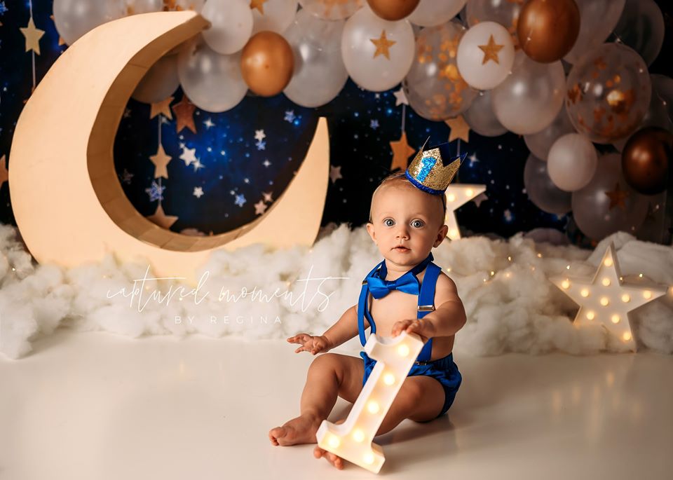 A Full Nights Sky - Lilly Bear Studio Props, balloon, balloon arch, boys, clouds, clouds and stars, galaxy space, gold star, gold stars, hand painted, little stars, marquee stars, moon and stars, moon stars, night sky, shimmer stars, sky, space and stars, stardust, stars, twinkle lights, twinkle twinkle, twinkle twinkle little star, white and gold, white and gold balloons, white balloon garland
