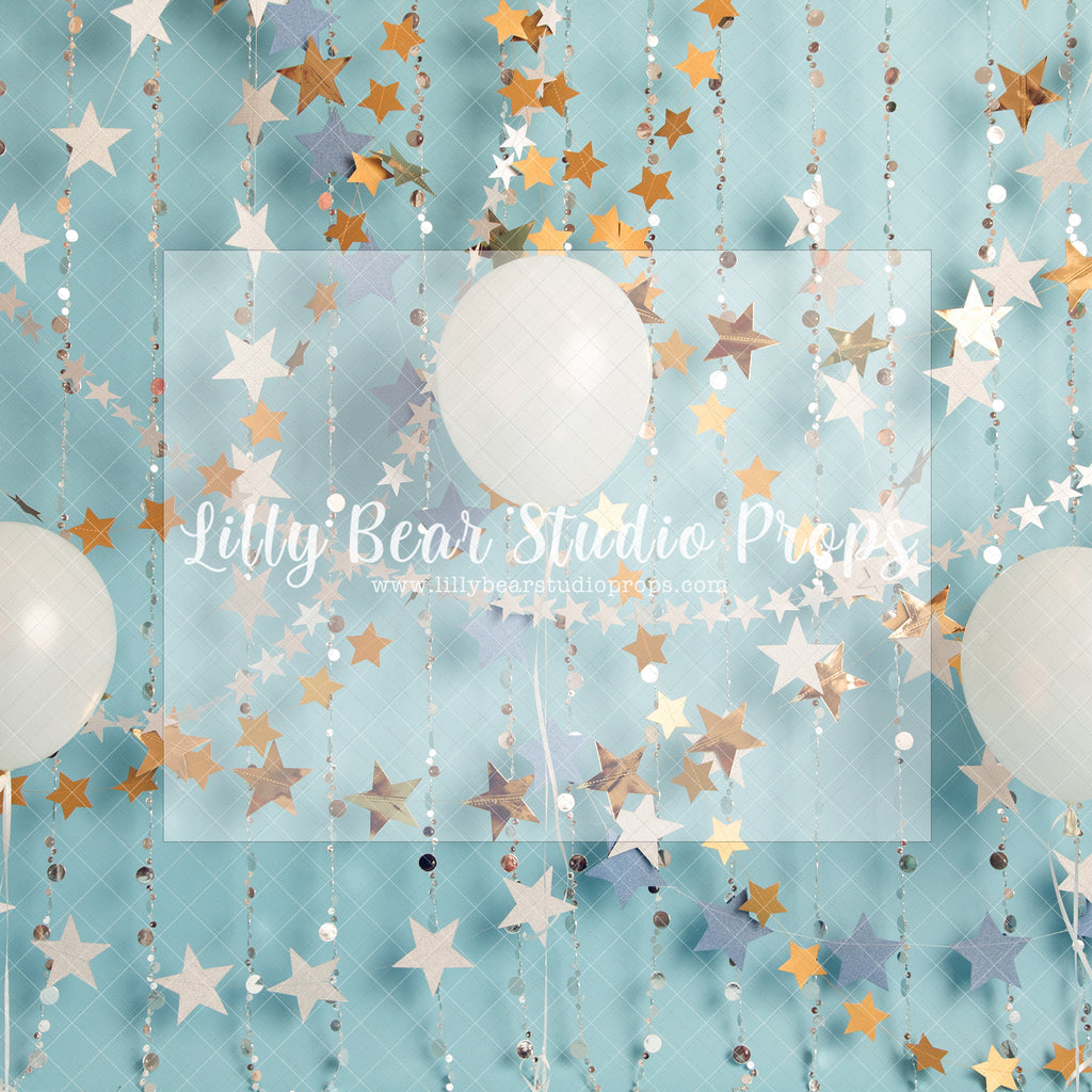 Starry Party - Lilly Bear Studio Props, birthday, birthday stars, gold beaded curtains, gold glitter beads, gold stars, ONE, one birthday, stars, white balloons